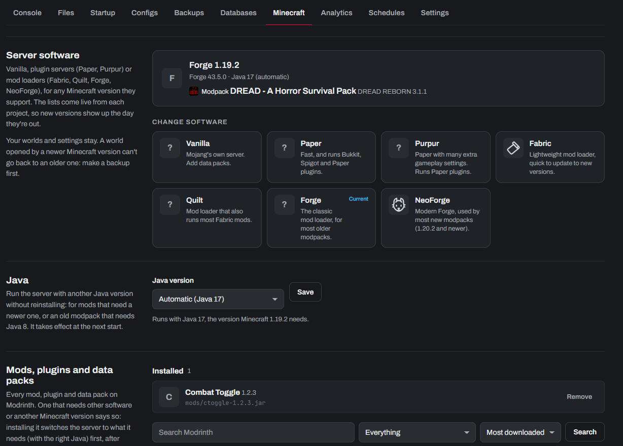 The ChicagoServers control panel's Minecraft tab: a modpack installed on Forge with Java chosen automatically, plus one-click switching between Vanilla, Paper, Purpur, Fabric, Quilt, Forge and NeoForge